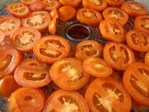 making pelatti, drying tomatoes (2)